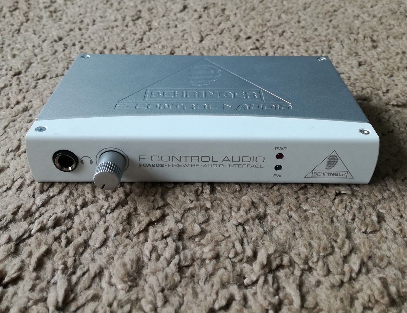 F control. Behringer f-Control FCA 202. Behringer f-Control Audio fca202. Внешняя звуковая карта Behringer f-Control FCA 202. F Control FCA 202 подключение.