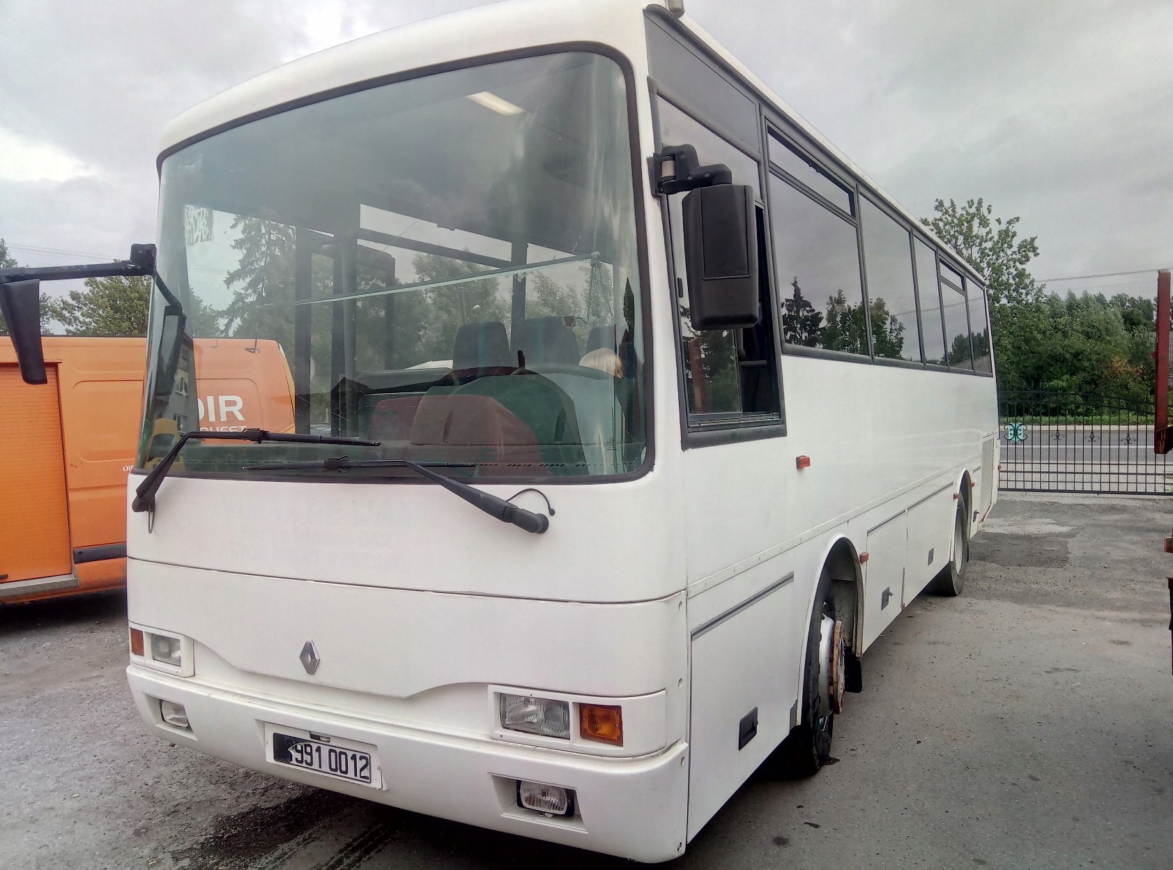 Autobus Renault Carrier Medium 1999 rok 35 miejsc