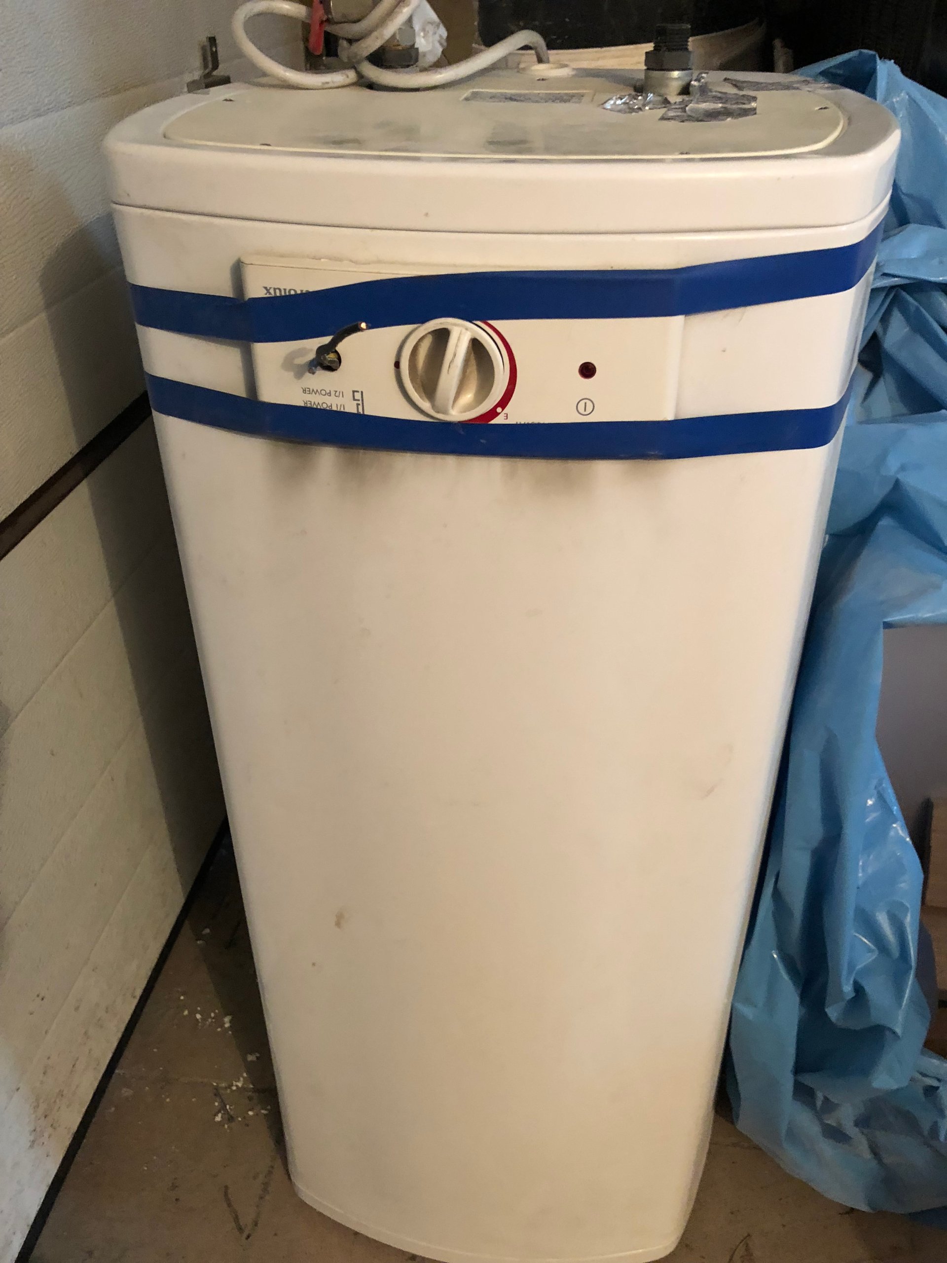 Bojler elektryczny 50L Electrolux EWH-50 SL - 7410468853 - oficjalne ...