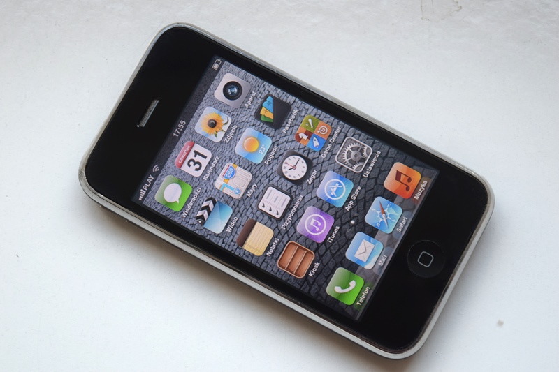 Есть ли айфон 3. Iphone 3gs. Iphone 3. Iphone 3gs (2009). Смартфон Apple iphone 3gs 8gb.