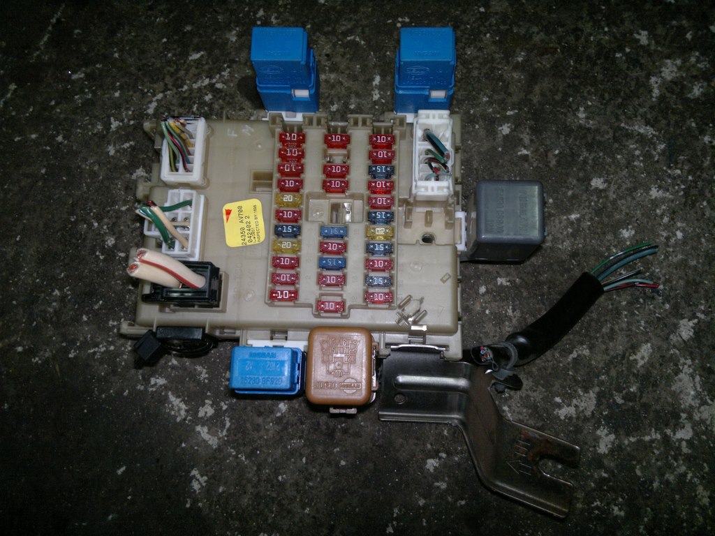 Nissan Primera P12 2.0 skrzynka bezpieczników - 6875657061 - oficjalne ...