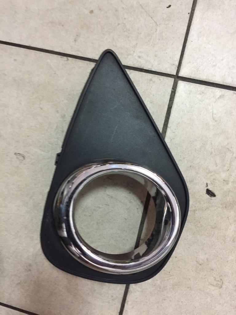 YARIS III 14- RAMKA HALOGENU PRAWA 81481-0D260