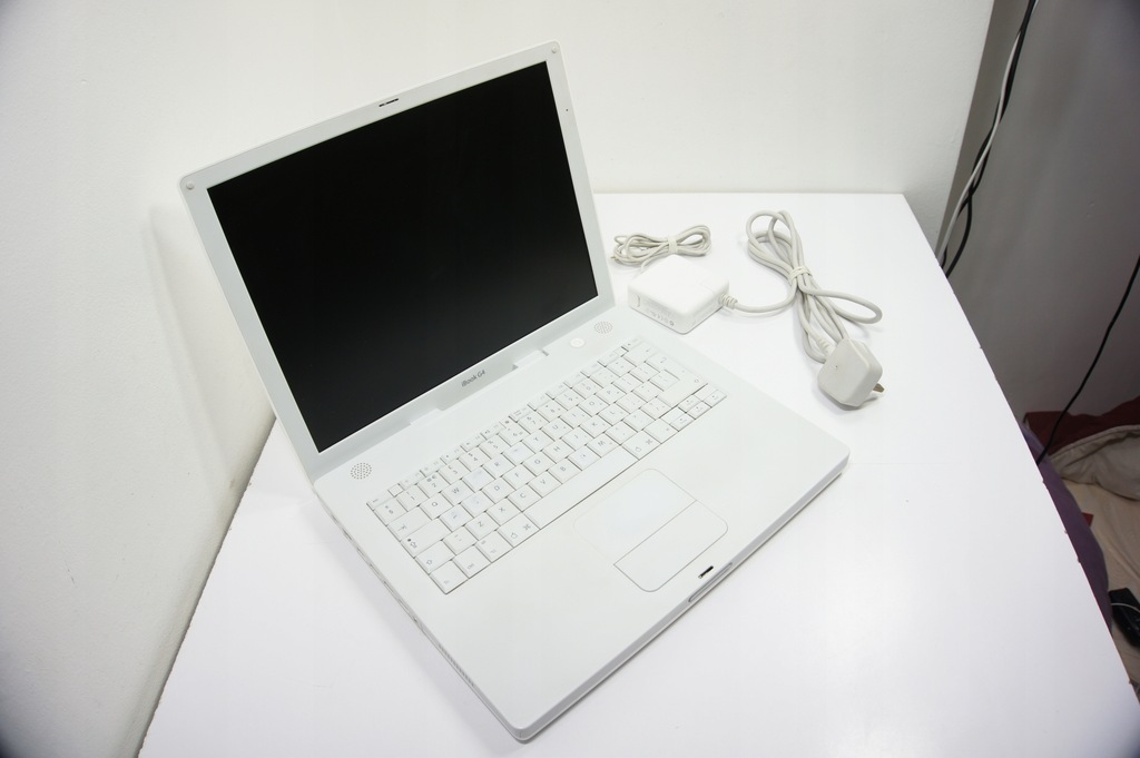 komputer laptop apple A1055 ibook G4 2004 sprawny