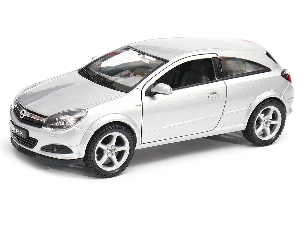 Opel Astra GTC 2005 1:24 WELLY srebrny