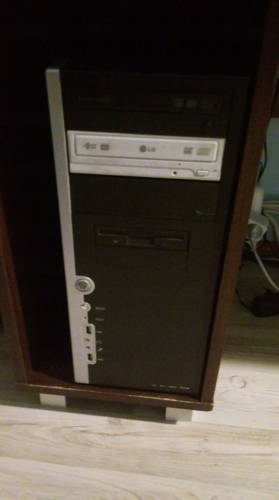 Komputer Gamingowy z 2004 roku 1,75GHZ,1GB DDR1