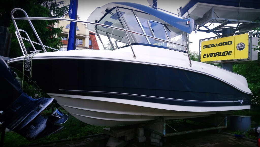 Łódź motorowa MAZURY 670 PILOTHOUSE