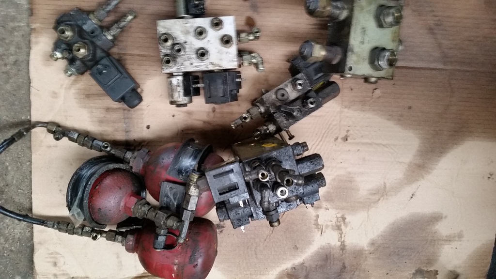 KOPARKA MECALAC 14 MXT AKUMULATOR HYDRAULICZNY