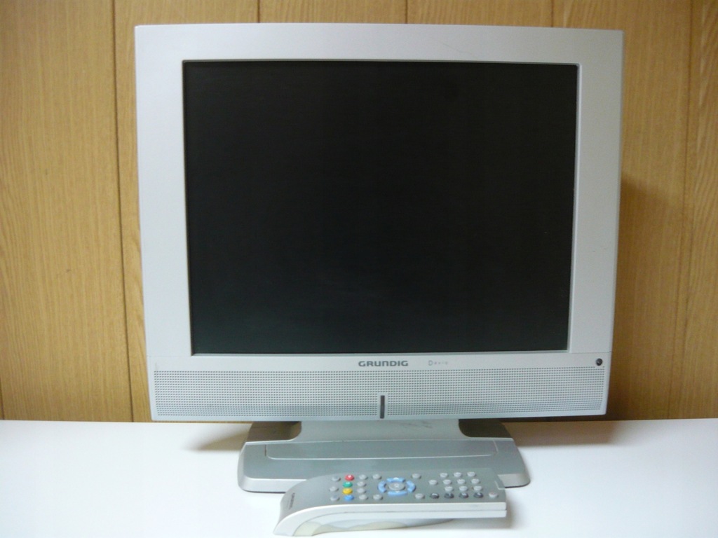 Telewizor GRUNDIG DAVIO 15''LCD 38-5700 BS