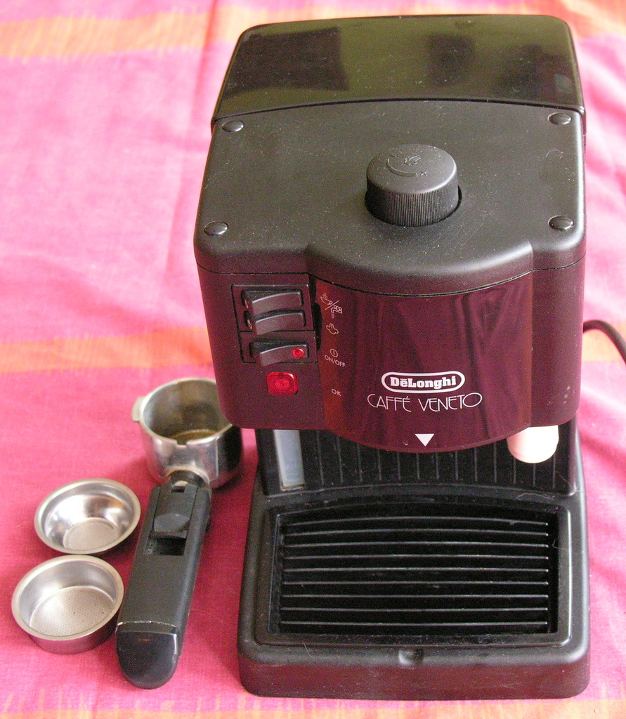 EKSPRES CIŚNIENIOWY DO KAWY DeLonghi CAFFE VENETO