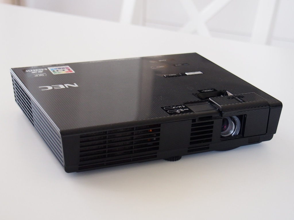 Projektor NEC model NP-L51W , JAK NOWY!