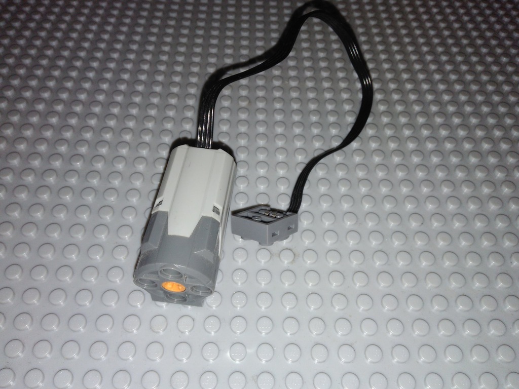 LEGO TECHNIC SILNIK M POWER FUNCTIONS
