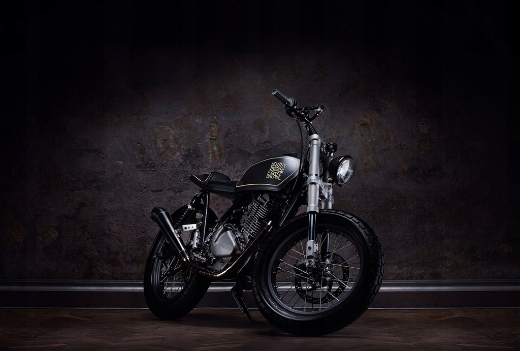Suzuki GN400 custom flat tracker cafe racer moto