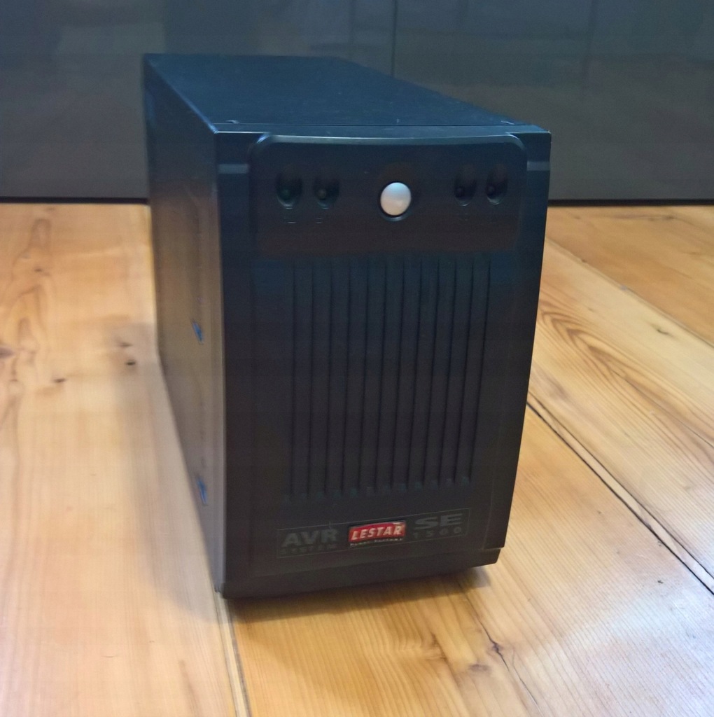 UPS Lestar SE-1500 1500 VA 900 W