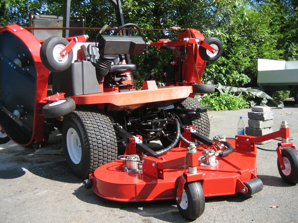 KOSIARKA-TRAKTOR JACOBSEN HR 5111 USA 4 WD DIESEL