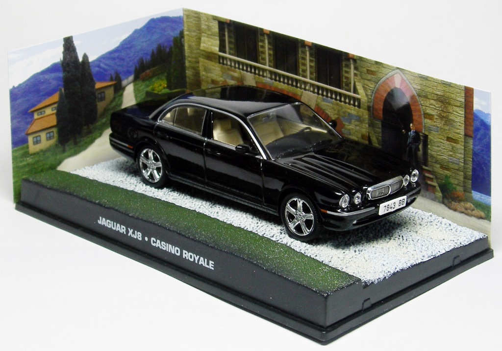 JAGUAR XJ8 JAMES BOND 007 NOWY 1:43