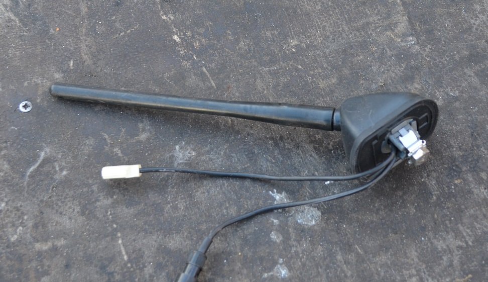 MITSUBISHI OUTLANDER ANTENA DACHOWA 07-12