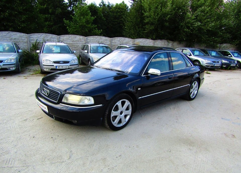 Audi S8 D2