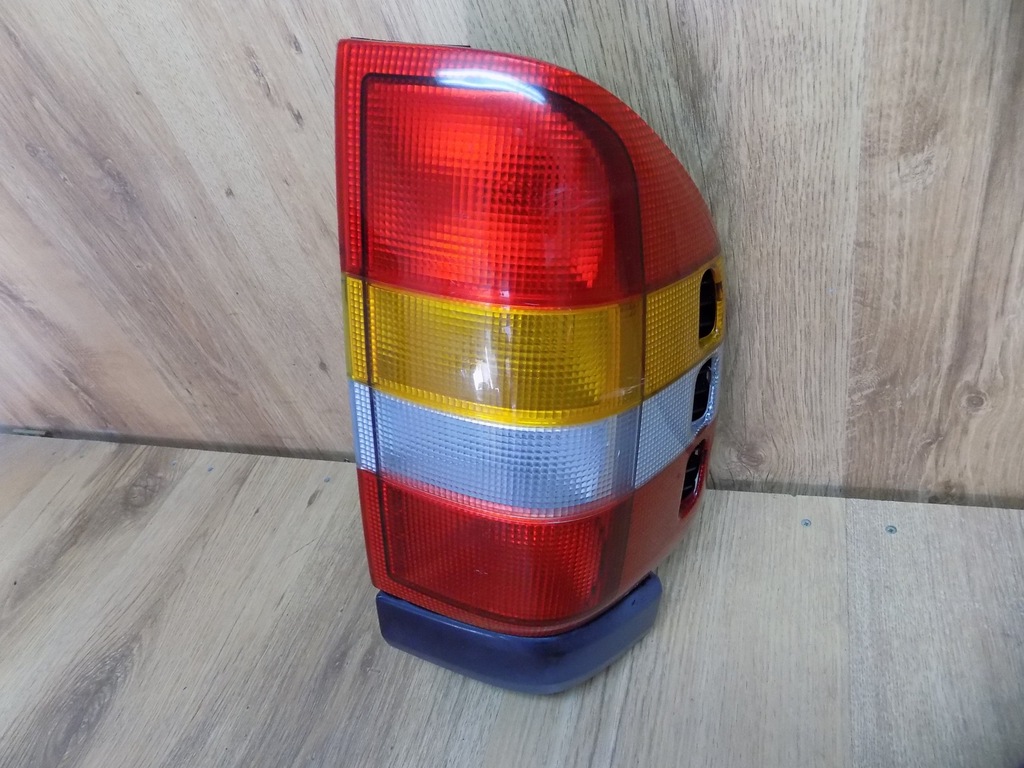 OPEL FRONTERA B LAMPA TYLNA PRAWA EUROPA