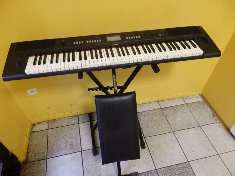 KEYBOARD YAMAHA PIAGGERO NP-V80, STOJAK, SIEDZISK