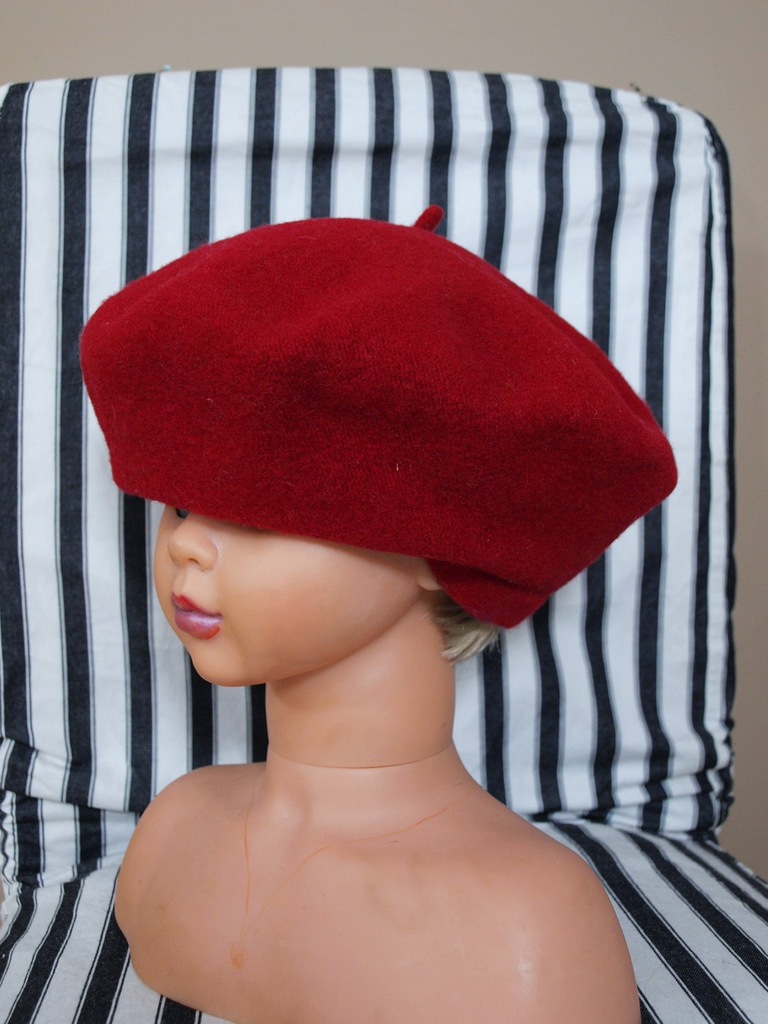 D281* FEZKO* CZERWONY BERET * 100 % WEŁNA* M/ L
