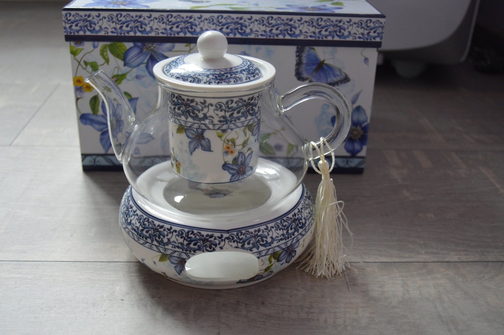 Porcelana dzbanuszek na herbatkę