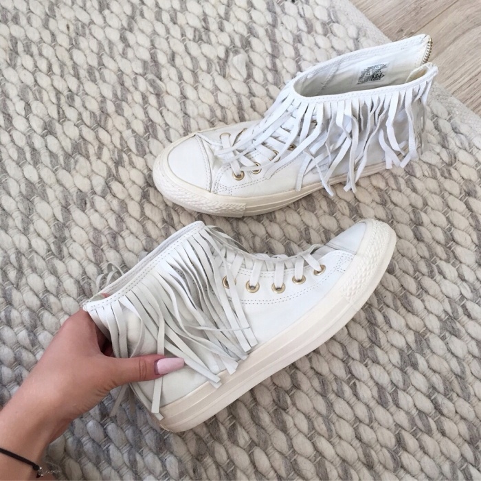 Converse Z Fredzlami Spodnie Jeansowe Z Dziurami Na Kolanach Oraz