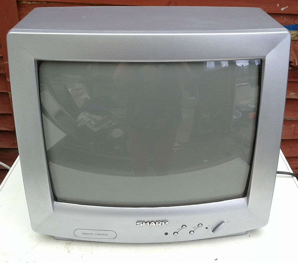MAŁY TELEWIZOR-SHARP