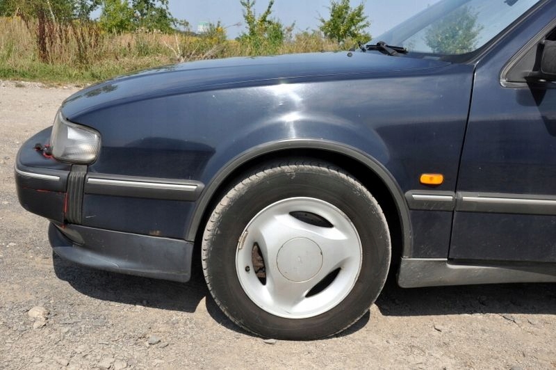 SAAB 9000 CS przedni lewy blotnik 257 DOBROSKOK