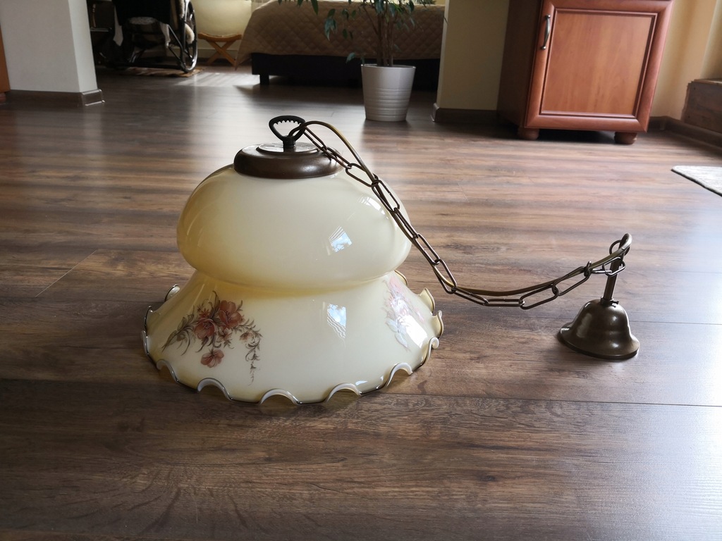 Lampa wisząca, stylowy żyrandol z falbaną