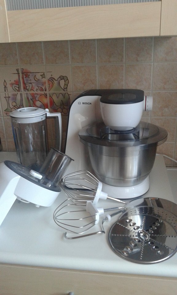 ROBOT BOSCH MUM 52120 Z DODATKOWYMI AKCESORIA