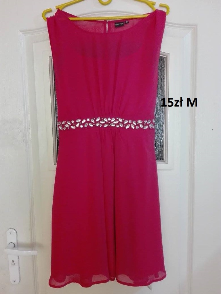 Sukienka M38 różowa z kamyczkami w pasie wiązana