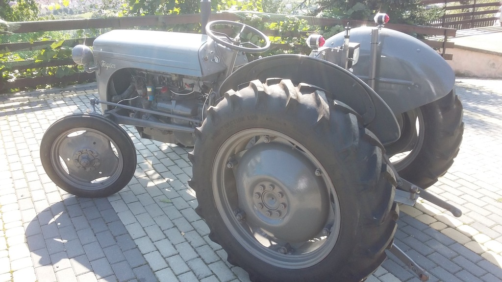 Traktor FERGUSON
