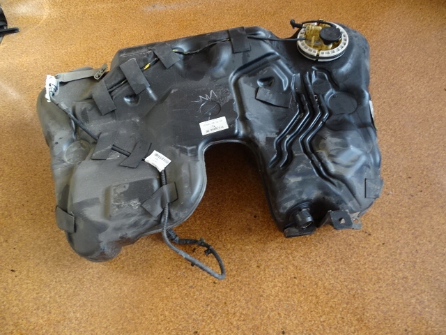 VOLVO XC 60 10r ZBIORNIK POMPA PALIWA BAK 2,4D5