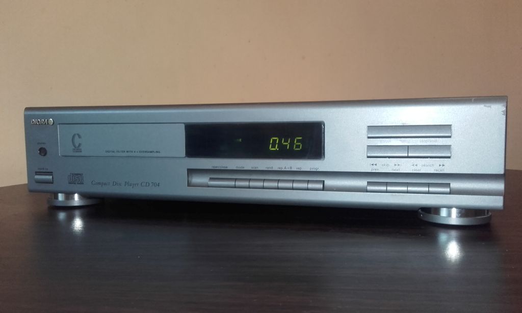 Odtwarzacz UNITRA DIORA CD 704 sprawny ładny