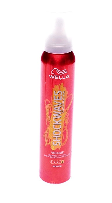 4413-10 WELLA SHOCKWAVES... PIANKA DO WLOSOW 200ML