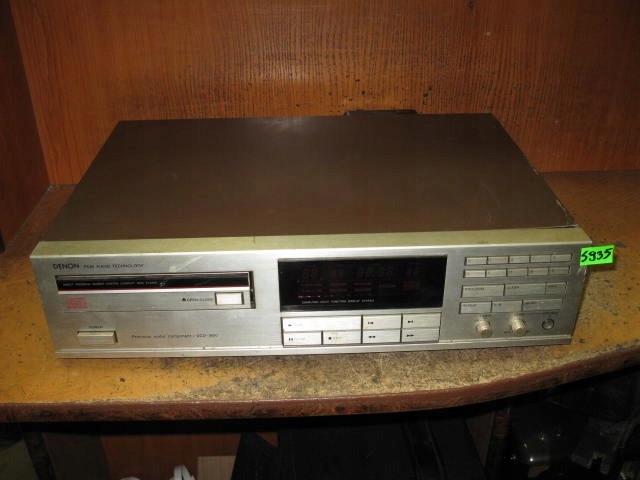 ODTWARZACZ CD DENON DCD-1800 - NR S935