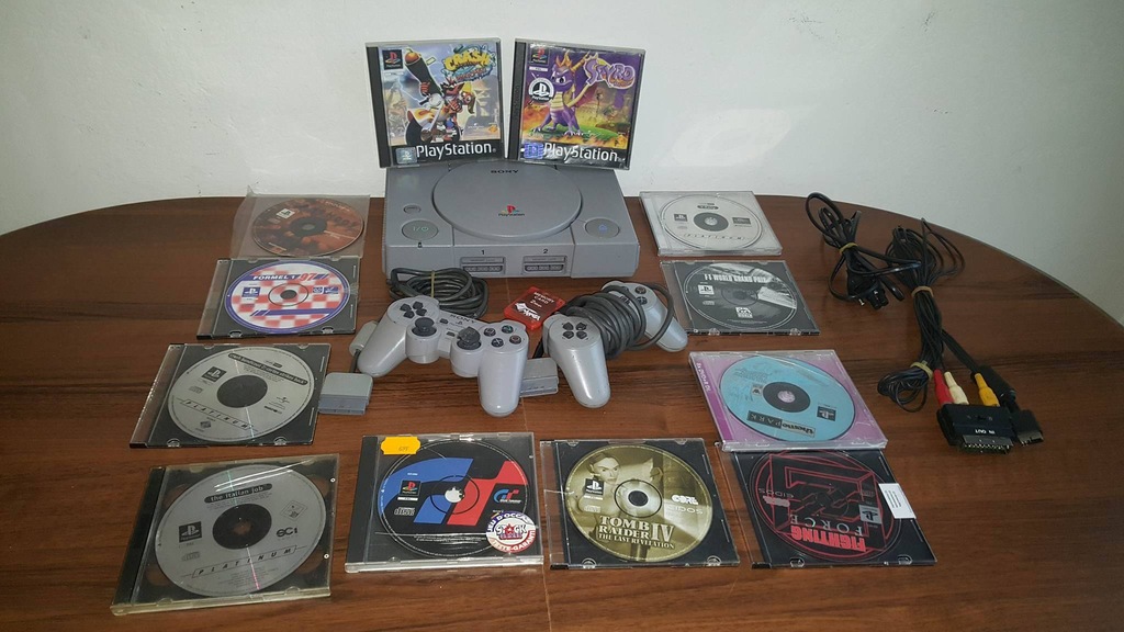 Playstation 1_ PS1 (PSX) model 9002+12 gier zestaw
