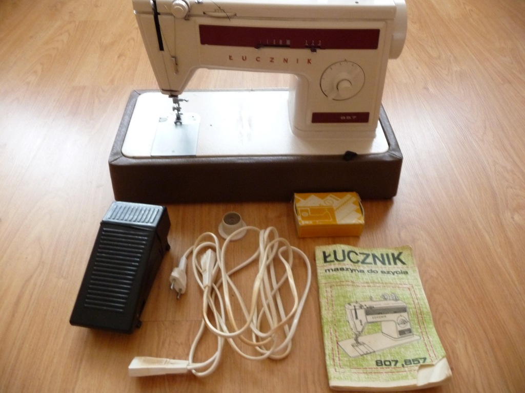 Maszyna do szycia Łucznik 857 z walizką
