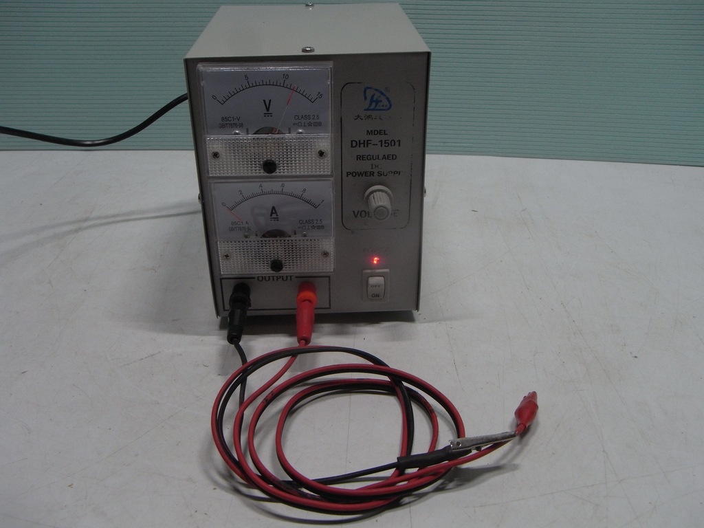 Zasilacz regulowany 0-15V / 1A DHF-1501