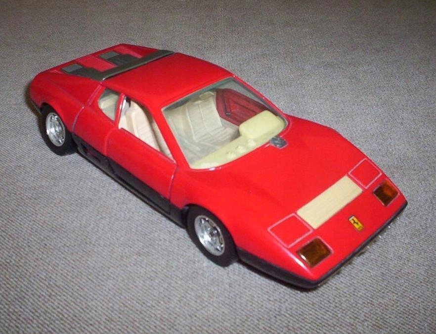 FERRARI BERLINETTA BOXER BB 512 czerwone 1/24 1:24