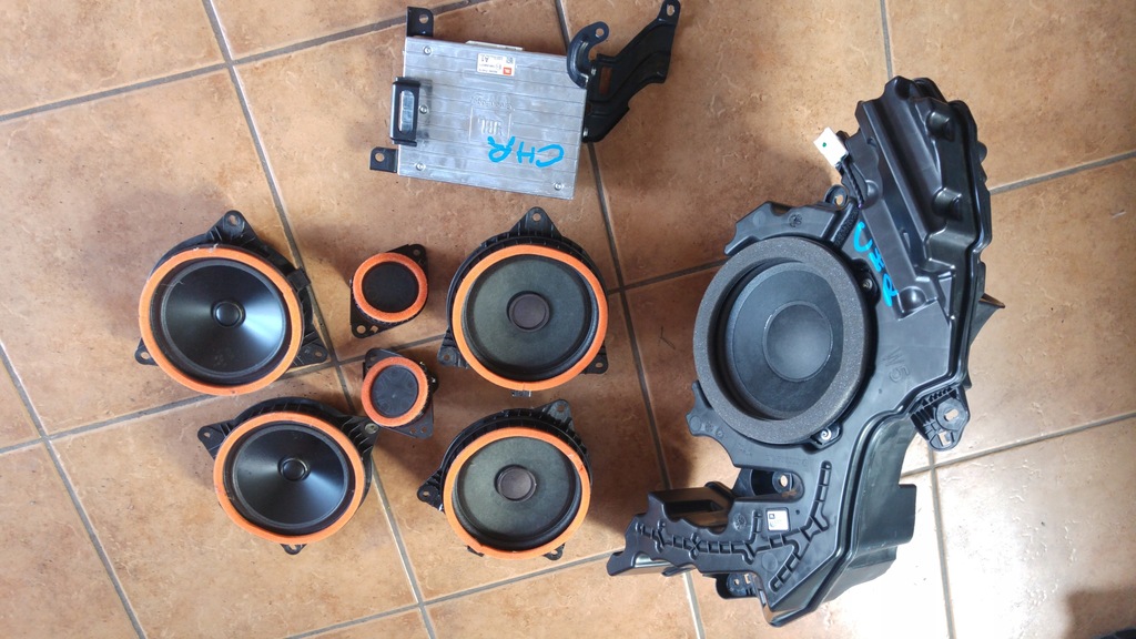 WZMACNIACZ GŁOŚNIKI SUBWOOFER JBL TOYOTA CHR 7558219625 oficjalne