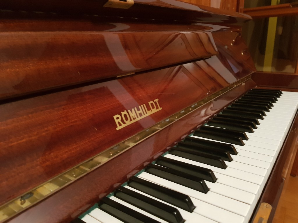 pianino marki ROMHILDT