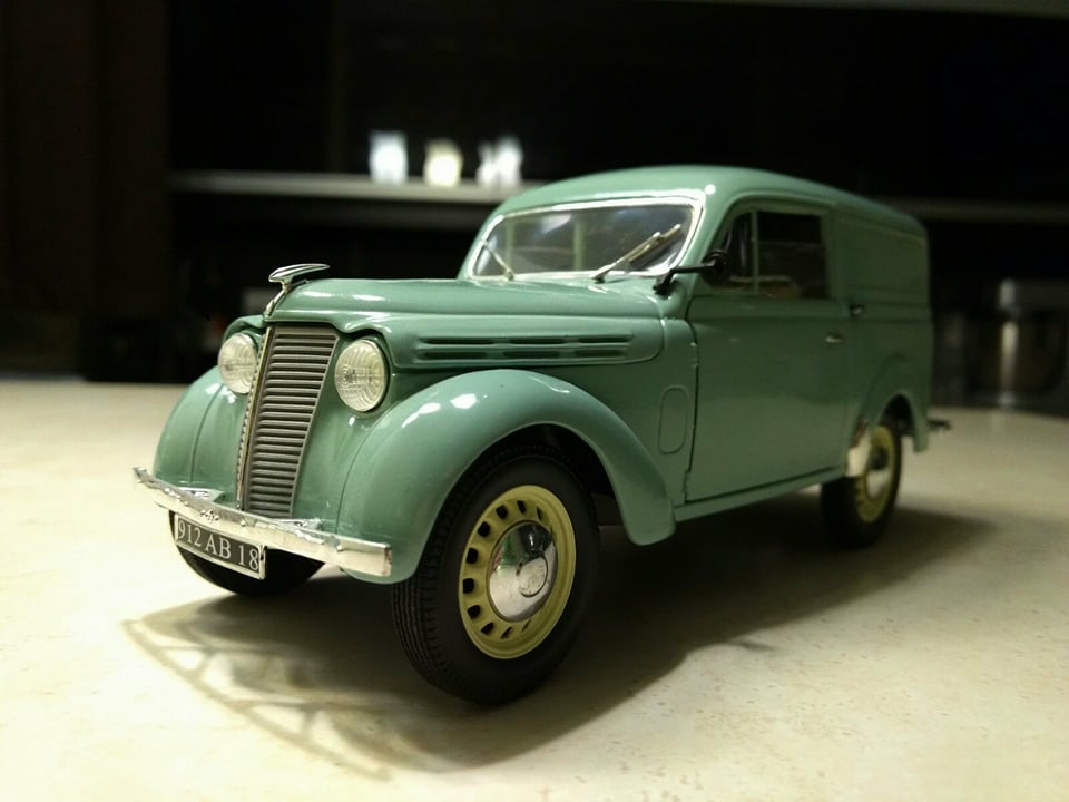 RENAULT JUVAQUATRE JUVA 4 VAN FOURGONETTE 1/18