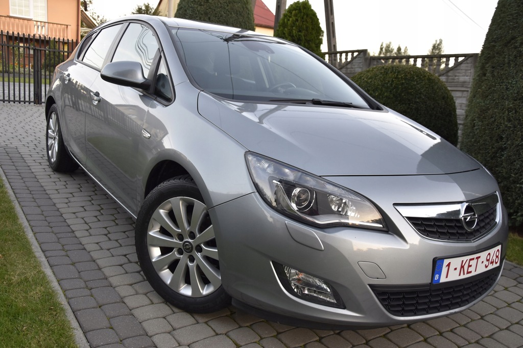 Opel Astra J IV * BiXenon * Navi * Klimatronic