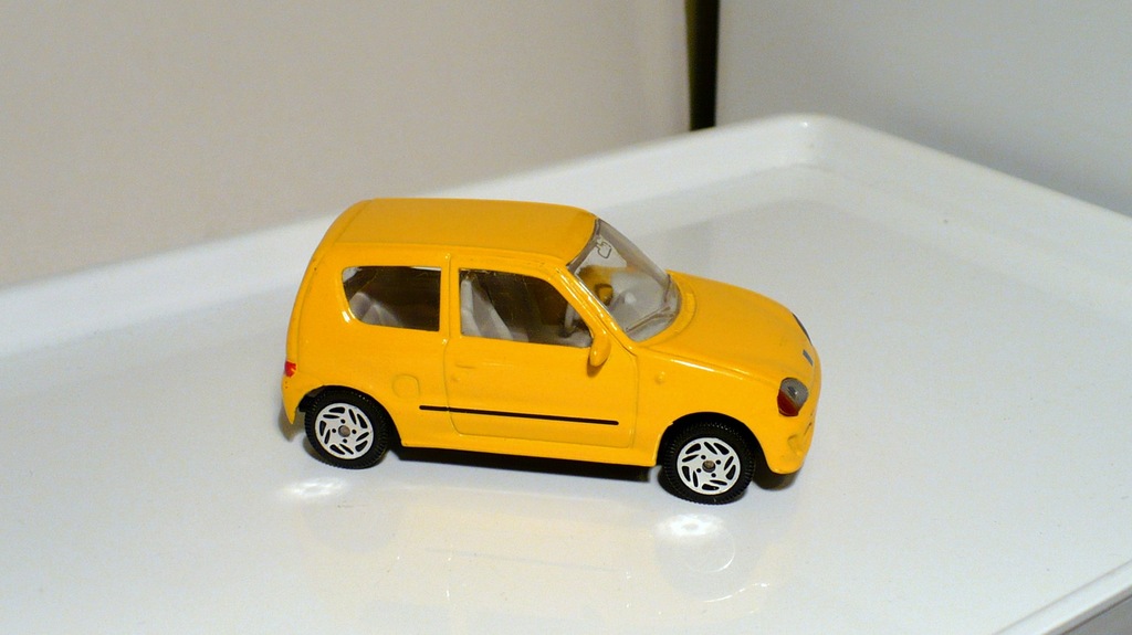 Fiat Seicento Sporting 1:43 Majorette Prezent