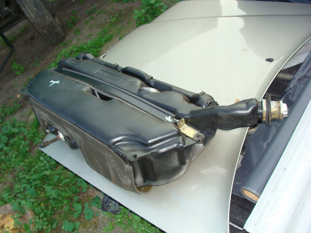 BAK ZBIORNIK PLASTIKOWY MERCEDES 190 W201 190E 2,0
