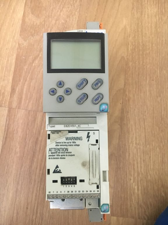 Falownik lenze D-31855 Typ E82EV551 4C