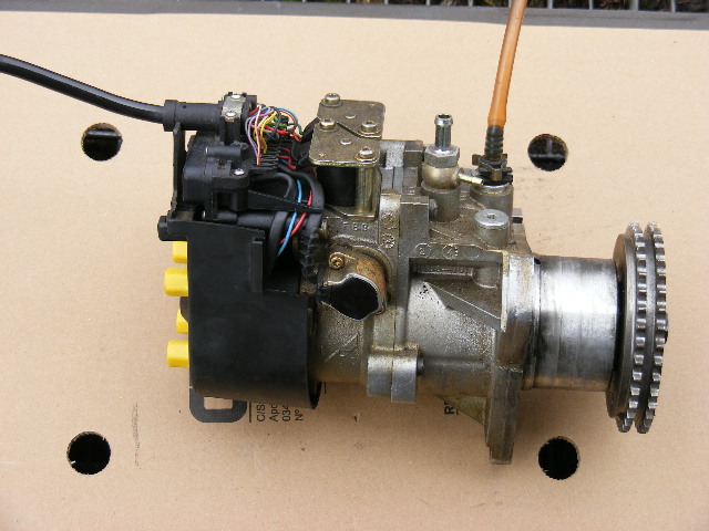 Pompa wtryskowa lucas krótki kabel 2.2 d mercedes