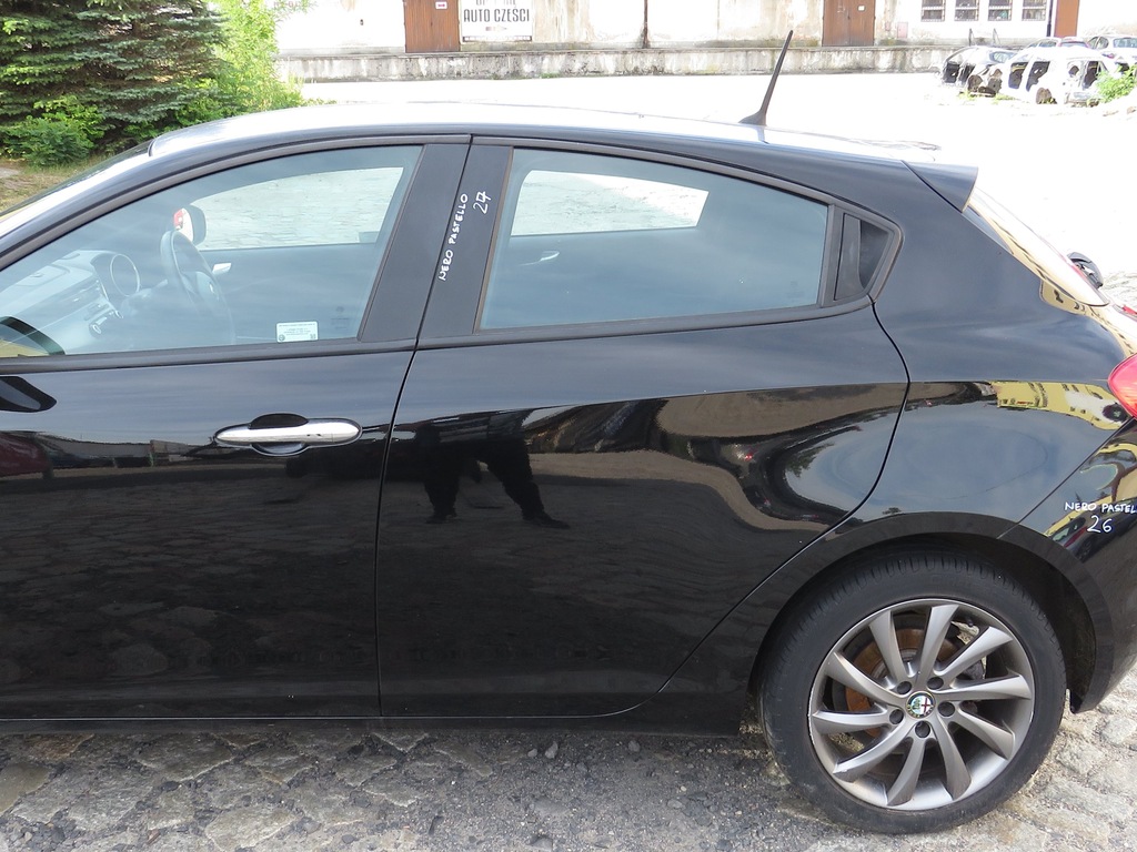 ALFA GIULIETTA DRZWI T LEWE NERO PASTELLO IDEALNE