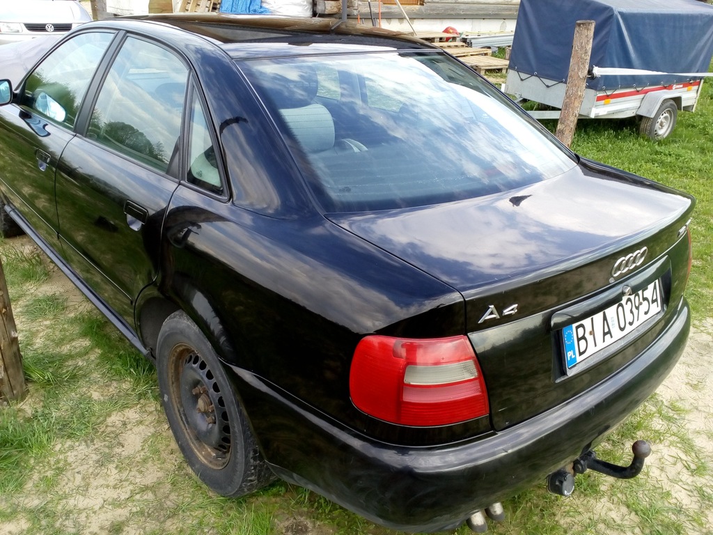 Audi A4 B5 1,9 TDI 90KM, 1996, czarny, uszkodzony